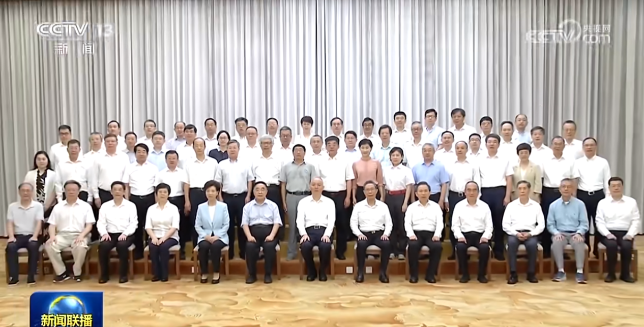 Z6尊龙光电总裁伍锐参加北戴河专家暑期活动，并受到中共中央政治局常委蔡奇接见